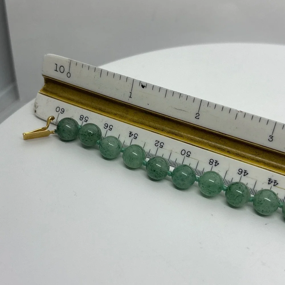 Green Aventurine‎ Beaded Bracelet Knotted Gold Tone Box Clasp 7.25 Inch Vintage